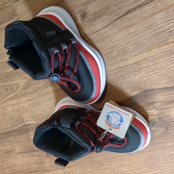 NWT, Skechers snow boots for toddler - Picture 9 of 12